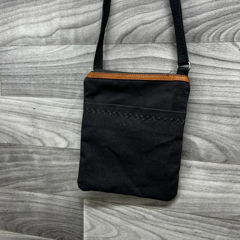 Thirty-One Explorer Crossbody Bag Womens Gray Canvas Follow Your Own Path Pocket